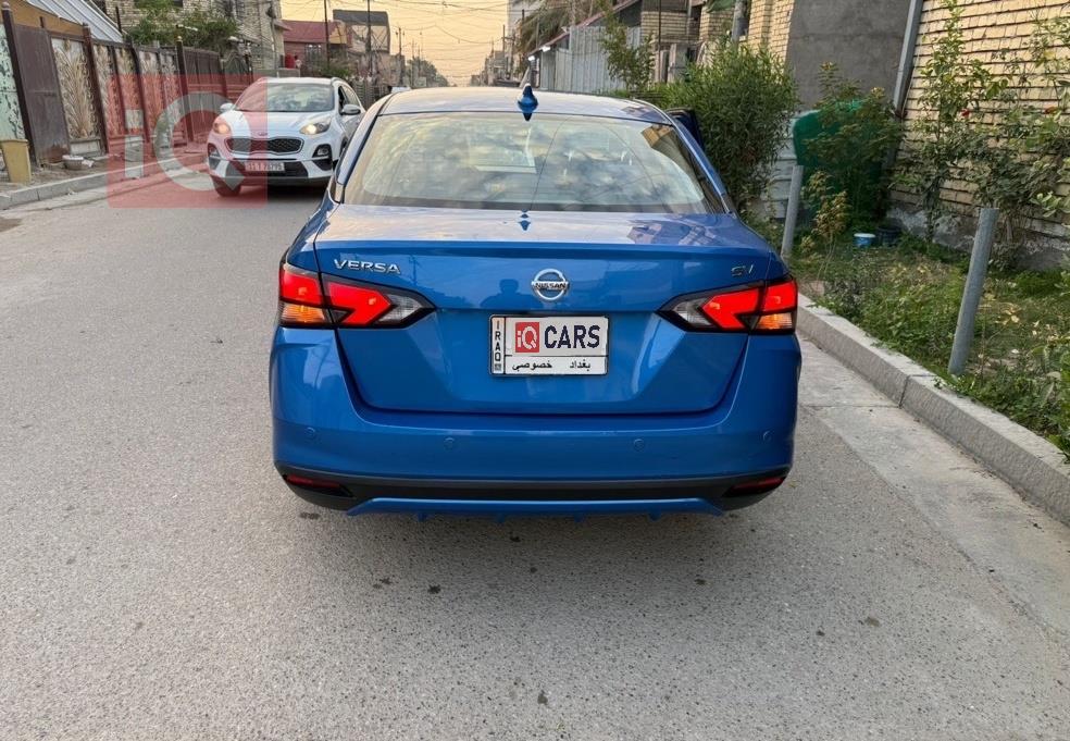 نيسان فيرسا